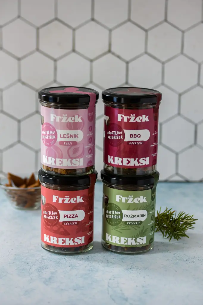 kreksi na barvnem ozadju.webp