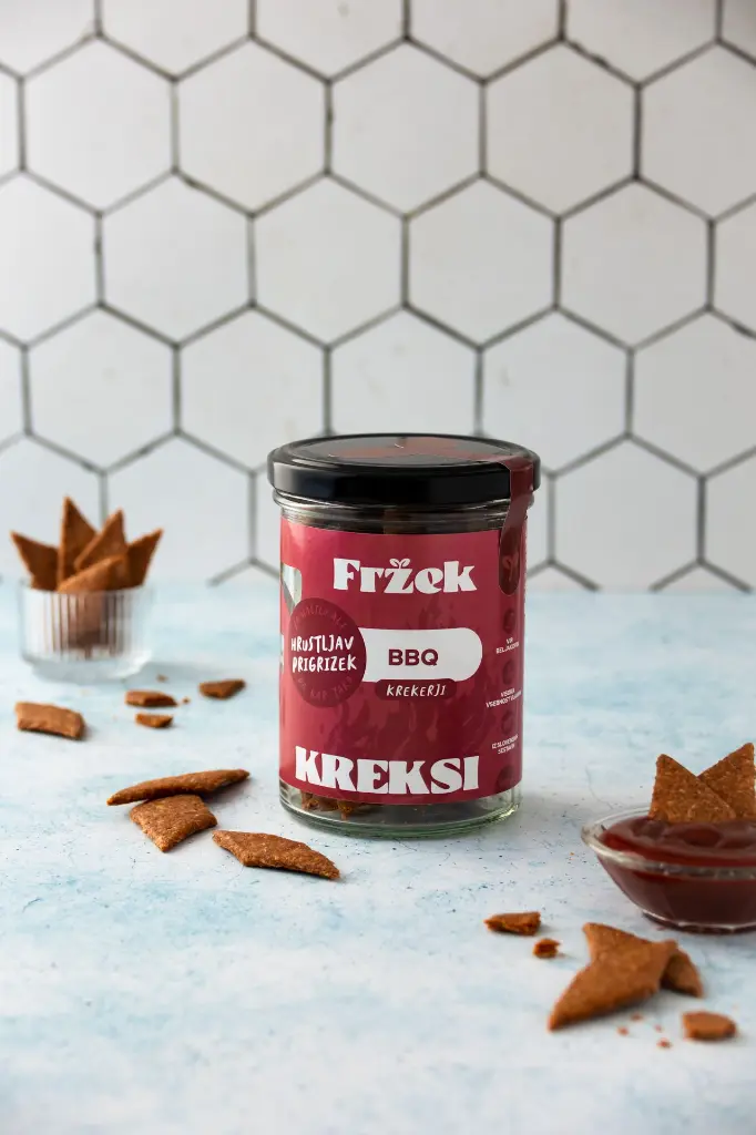 08 Fržek Kreksi BBQ pisana.webp